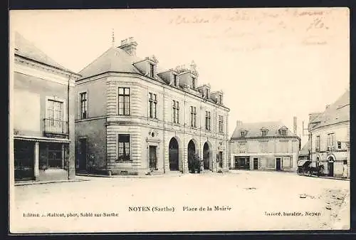 AK Noyen-sur-Sarthe, Place de la Mairie