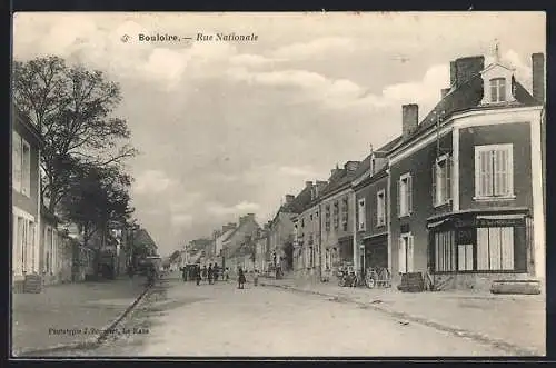 AK Bouloire, Rue Nationale avec bâtiments et passants