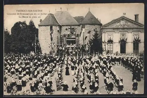 AK Fresnay-sur-Sarthe, Concours de gymnastique du 10 juillet 1910, La Messe en plein air