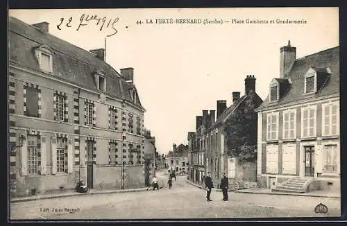 AK La Ferté-Bernard, Place Gambetta et Gendarmerie