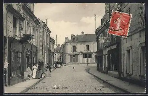 AK Le Lude, La Rue Basse avec passants et boutiques