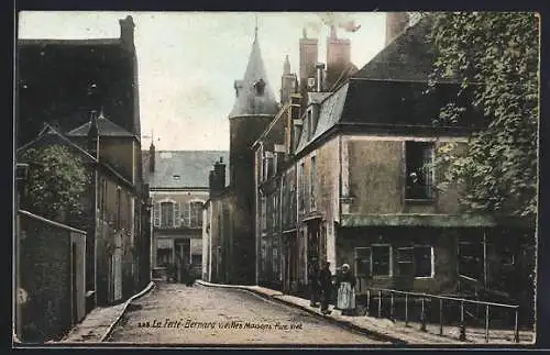 AK La Ferté, La Porte Bernard et vieilles maisons de la rue Vial