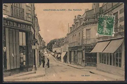 AK Château-du-Loir, Rue Nationale avec librairie et commerces