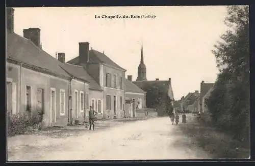 AK La Chapelle-du-Bois, Rue principale avec église en arrière-plan