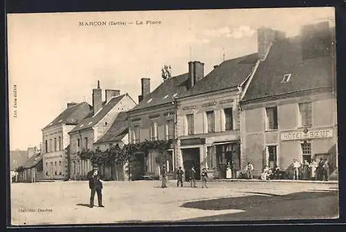 AK Marcon, La Place avec l`Hôtel du Bœuf et passants