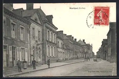 AK Marigné, Rue principale animée avec passants et bâtiments historiques