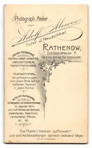 Fotografie Adolf Mewes, Rathenow, Schützenstr. 6, Porträt einer Dame mit Blumenstrauss