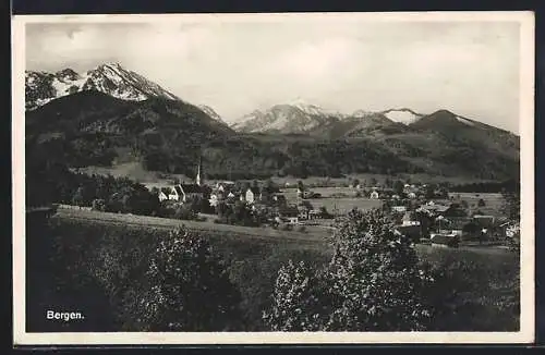 AK Bergen / Chiemgau, Gesamtansicht mit Bergpanorama