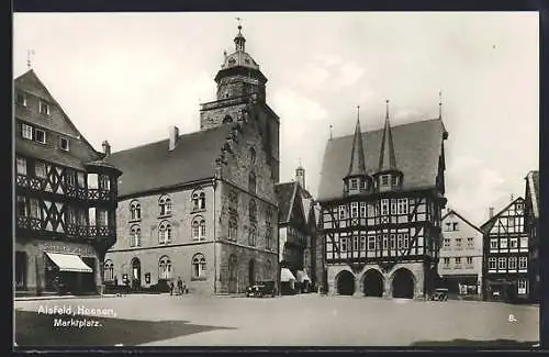 AK Alsfeld, Marktplatz mit Autos und Menschen