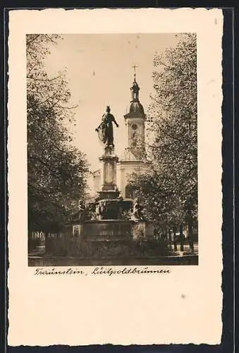 AK Traunstein, Luitpoldbrunnen mit Kirchturm