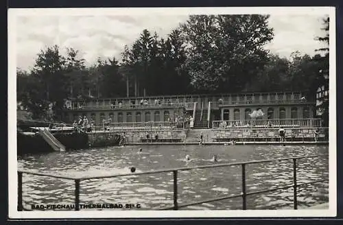 AK Bad Fischau, Thermalbad, Wasserbecken mit Gebäude