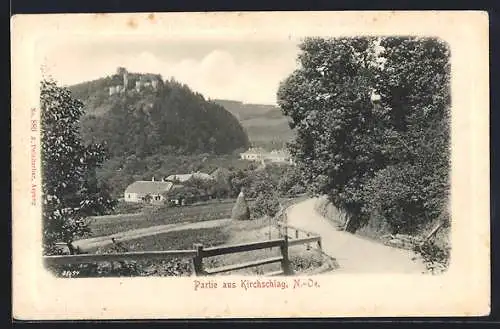 AK Kirchschlag /N.-Oe., Strassenpartie mit Blick zur Ruine