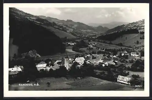 AK Randegg /N.-Ö., Ortsansicht mit der Umgebung