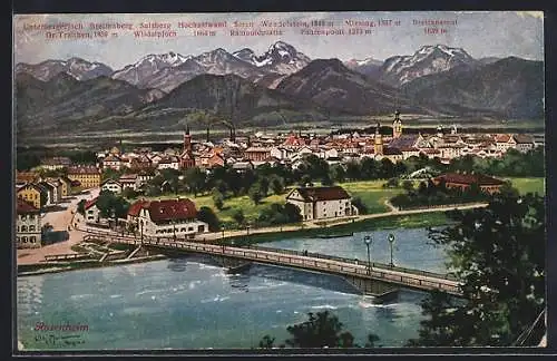 AK Rosenheim / Bayern, Gesamtansicht mit Flussbrücke und Gebirgswand