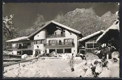 AK Garmisch-Partenkirchen, Berggasthof Almhütte am Südhang des Kramers im Schnee