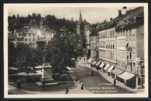 AK St. Gallen, Marktplatz mit Geschäften und Vadian-Denkmal