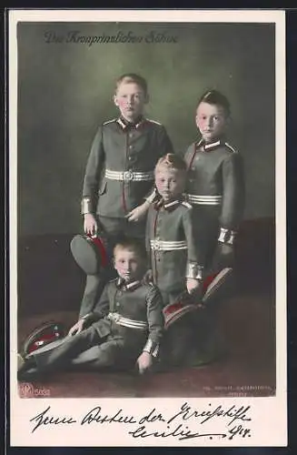 AK Die Kronprinzlichen Söhne in jungen Jahren mit Uniformen