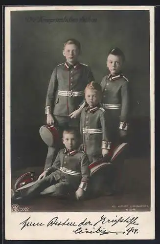 AK Die Kronprinzlichen Söhne in jungen Jahren mit Uniformen