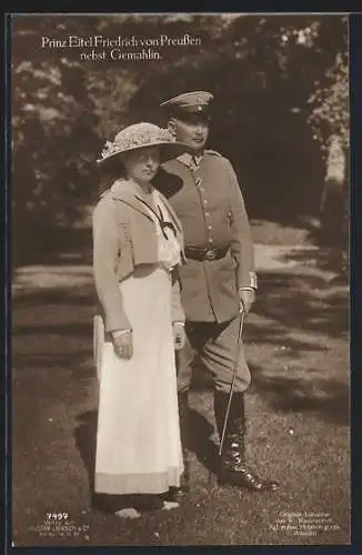 Foto-AK Prinz Eitel Friedrich von Preussen in Uniform mit seiner Gemahlin