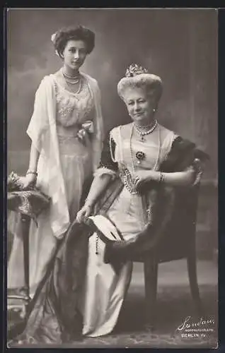 AK Kaiserin Auguste Victoria von Preusseni mit Viktoria Luise