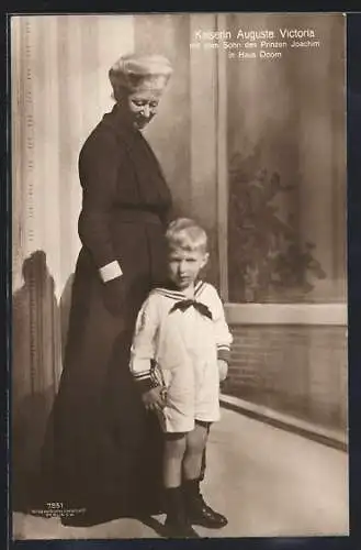 AK Doorn, Kaiserin Auguste Victoria Königin von Preussen mit dem Sohn des Prinzen Joachim in Haus Doorn