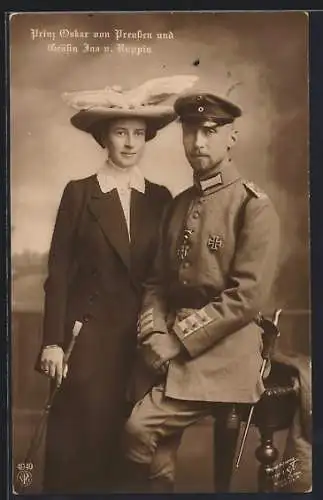 AK Prinz Oskar von Preussen in Uniform und Gräfin Ina von Ruppin mit Hut