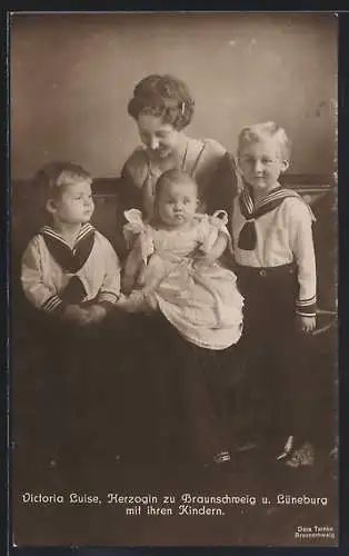 AK Victoria Louise Herzogin von Braunschweig u. Lüneburg mit ihren Kindern