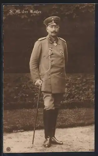 AK Kaiser Wilhelm II. in Felduniform mit Stiefeln und Stock