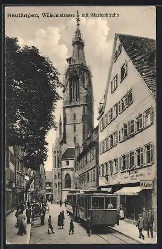 AK Reutlingen, Wilhelmstrasse mit Marienkirche und Strassenbahn