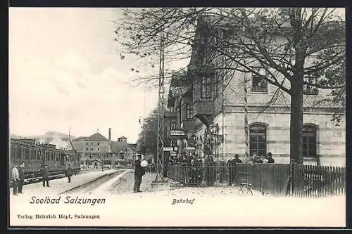 AK Bad Salzungen, Bahnhof mit haltendem Zug