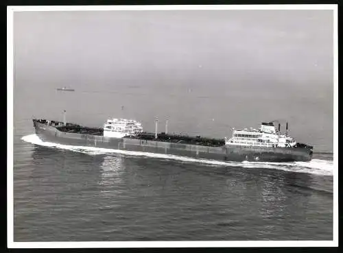 Fotografie Tankschiff / Tanker Esso Stuttgart bei voller Fahrt