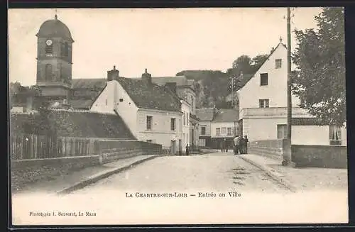 AK La Chartre-sur-Loir, Entrée en Ville