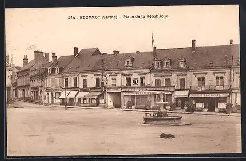 AK Écommoy, Place de la République avec fontaine et bâtiments historiques