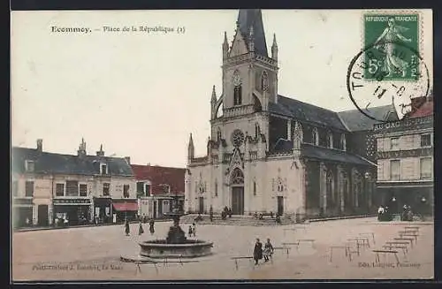 AK Ecommoy, Place de la République avec église et fontaine