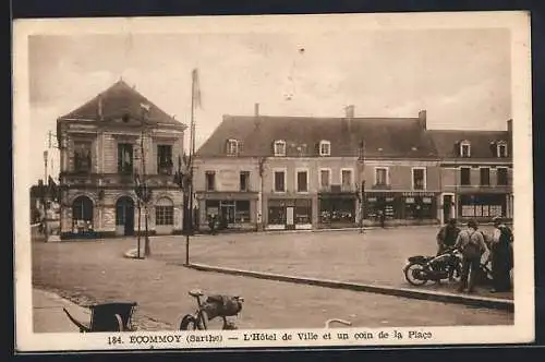 AK Ecommoy, L`Hôtel de Ville et un coin de la Place