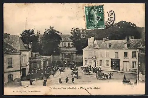 AK Le Grand-Lucé, Place de la Mairie