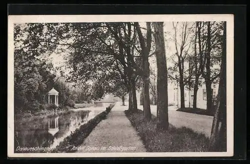 AK Donaueschingen, An der Donau im Schlossgarten