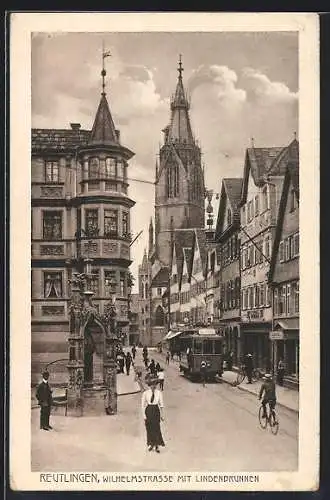 AK Reutlingen, Wilhelmstrasse mit Lindenbrunnen, Strassenbahn