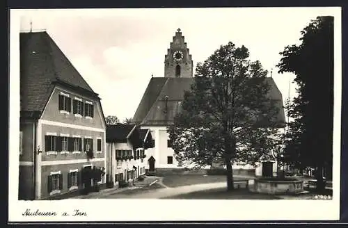 AK Neubeuern a. Inn, Strassenpartie mit Rathaus