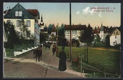 AK Hahnenklee, Strasse mit Kirche und Viehtrieb