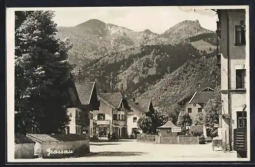 AK Grassau / Chiemgau, Ortsansicht mit Bergpanorama