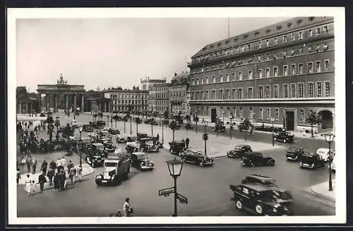 AK Berlin, Brandenburger Tor von Unter den Linden gesehen