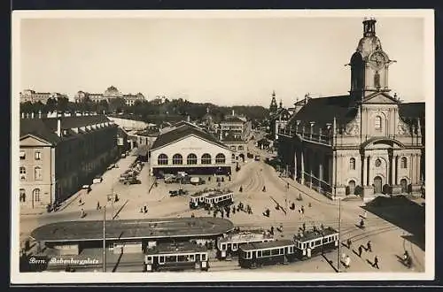 AK Bern, Strassenbahnen auf dem Bubenbergplatz mit Hauptbahnhof