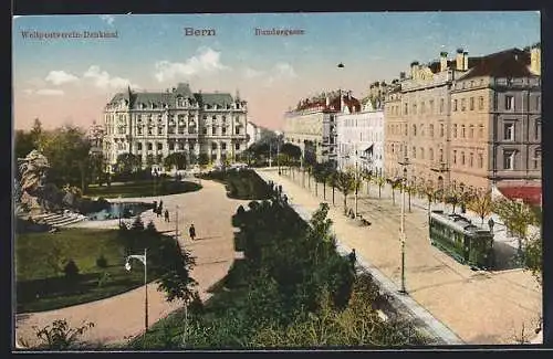 AK Bern, Weltpostverein-Denkmal, Bundesgasse und Strassenbahn