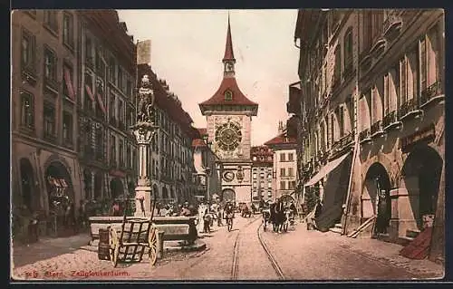 AK Bern, Zeitglockenturm mit Monument und Passanten