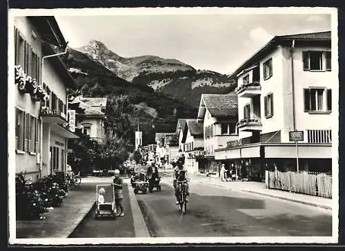 AK Buchs /SG, Bahnhofstrasse, Kind mit Puppenwagen