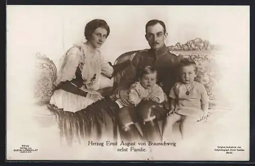 AK Victoria Louise Herzogin von Braunschweig mit ihrem Mann Herzog Ernst August und den Kindern