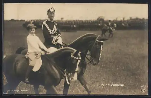 AK Prinz Wilhelm von Preussen, beim Ausritt mit seinem Vater