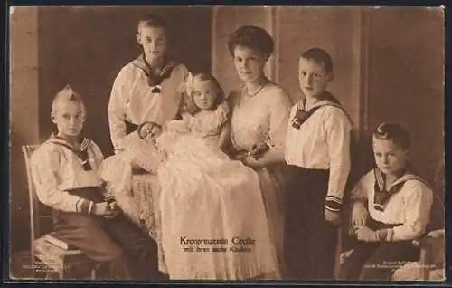 AK Kronprinzessin Cecilie mit ihren sechs Kindern, Royales Familienfoto