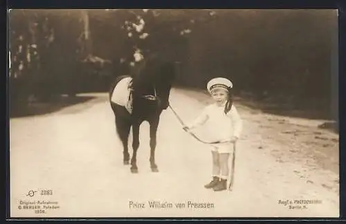 AK Prinz Wilhelm von Preussen, mit seinem Pony an der Leine